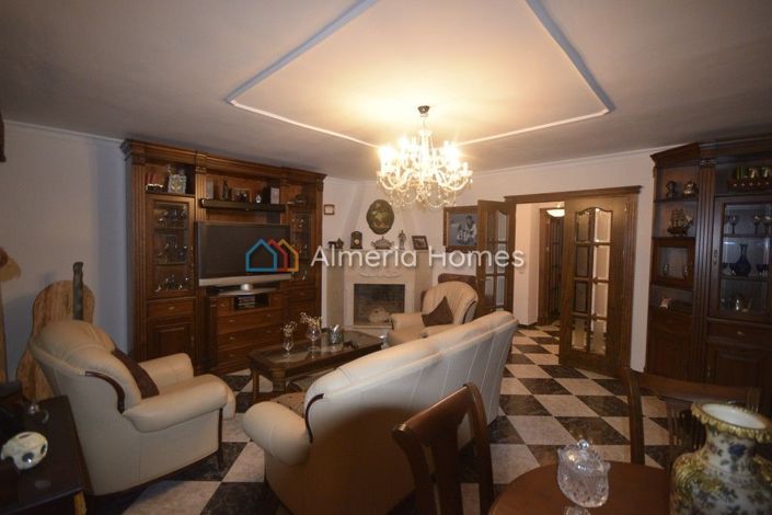 Image No.9-4 Bed Townhouse for sale