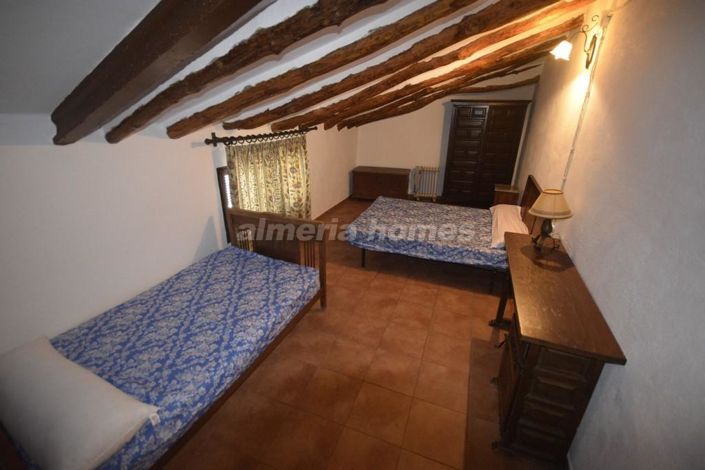 Image No.6-Maison de campagne de 3 chambres à vendre à Oria