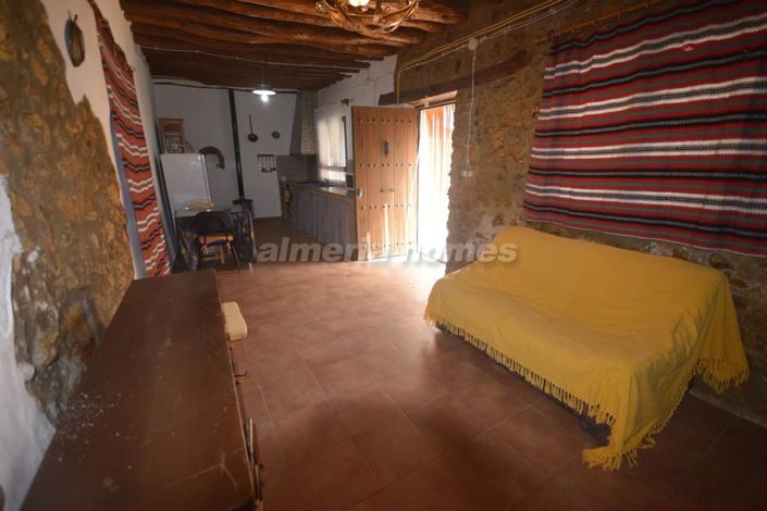 Image No.8-Maison de campagne de 3 chambres à vendre à Oria