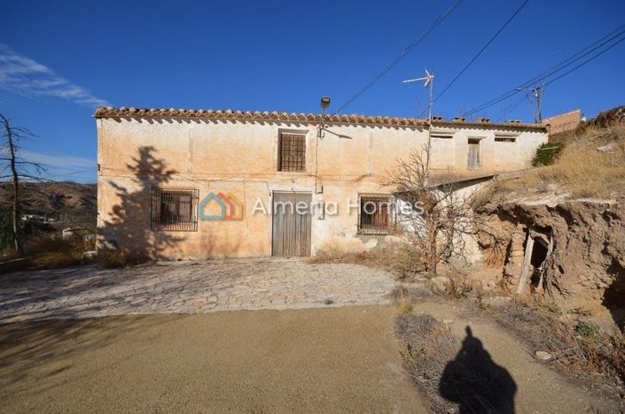 Image No.6-3 Bed Country House for sale