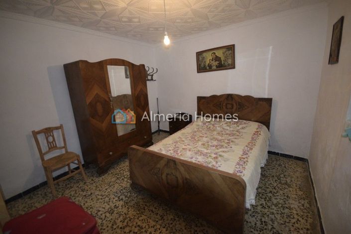 Image No.11-Maison de campagne de 4 chambres à vendre à Oria