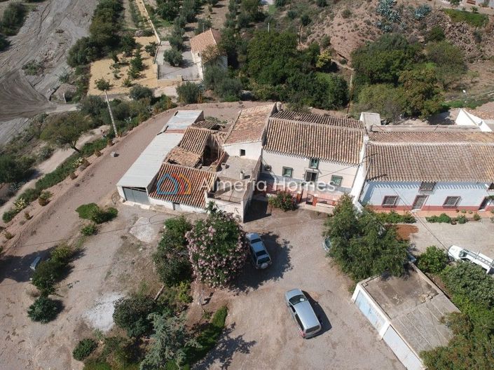 Image No.2-Maison de campagne de 4 chambres à vendre à Oria