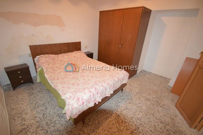 Image No.4-3 Bed Townhouse for sale