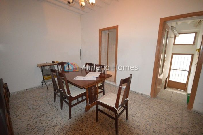 Image No.6-3 Bed Townhouse for sale