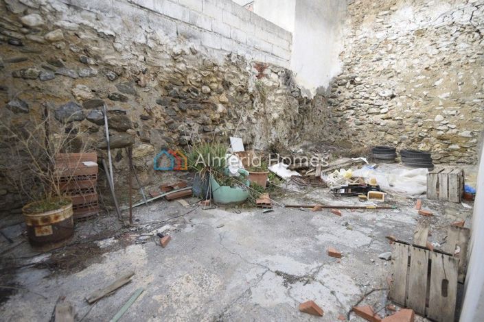 Image No.17-4 Bed Townhouse for sale