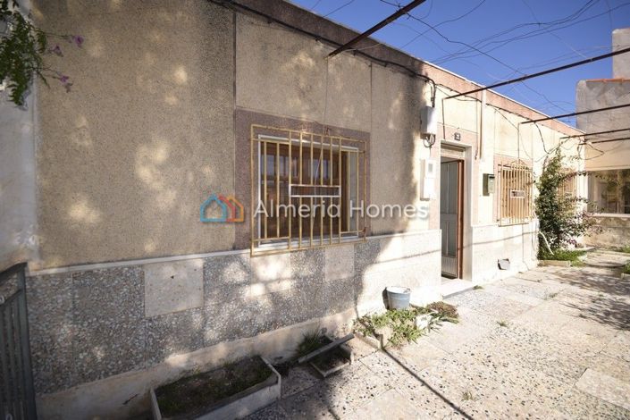 Image No.2-4 Bed Townhouse for sale