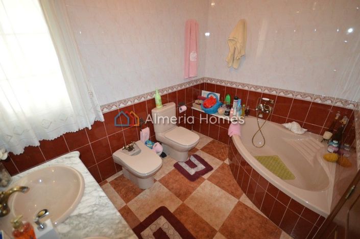 Image No.13-3 Bed Townhouse for sale