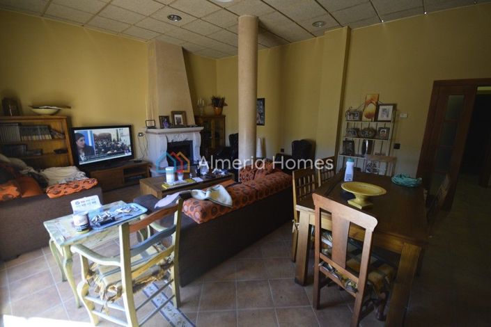 Image No.13-4 Bed Townhouse for sale