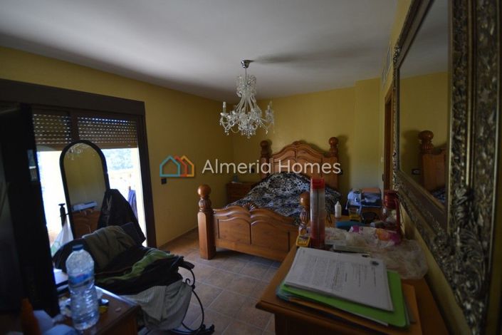 Image No.3-4 Bed Townhouse for sale