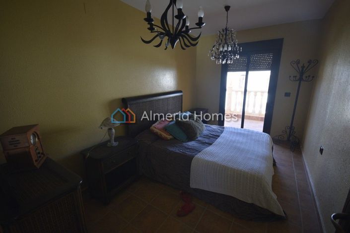 Image No.7-4 Bed Townhouse for sale