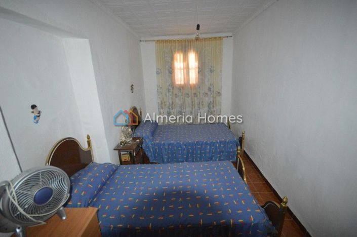 Image No.7-6 Bed Village House for sale