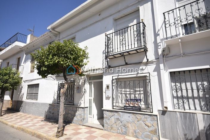 Image No.2-4 Bed Townhouse for sale