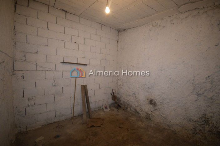 Image No.10-6 Bed Townhouse for sale