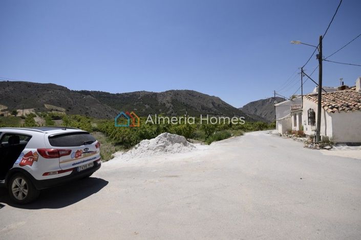 Image No.2-6 Bed Townhouse for sale