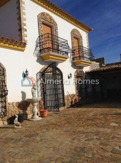 Image No.12-6 Bed Villa for sale