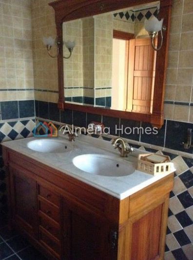 Image No.6-6 Bed Villa for sale