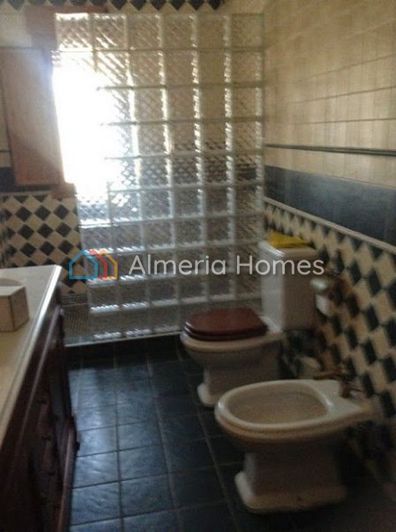 Image No.7-6 Bed Villa for sale