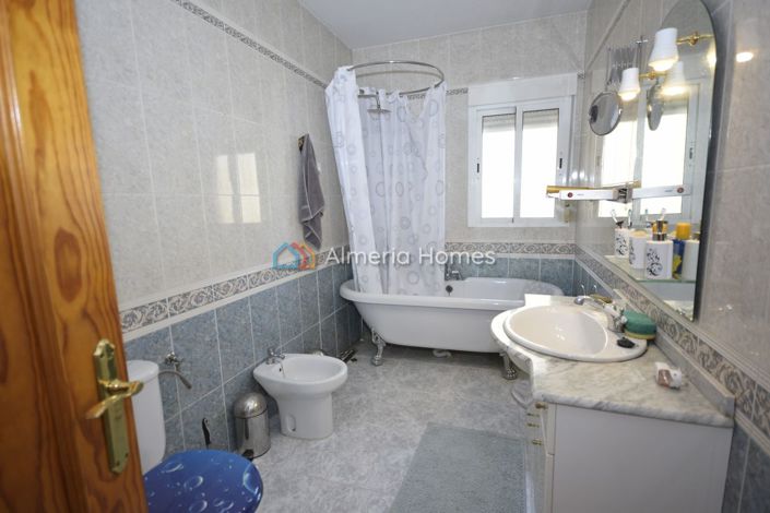 Image No.28-3 Bed Villa for sale