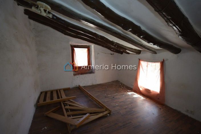 Image No.14-Maison de campagne de 4 chambres à vendre à Oria