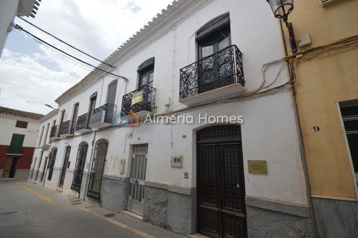 Image No.20-4 Bed Townhouse for sale