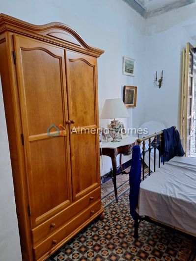 Image No.14-4 Bed Townhouse for sale