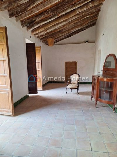 Image No.16-4 Bed Townhouse for sale