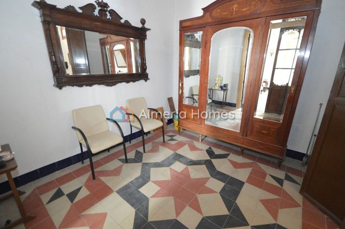 Image No.5-4 Bed Townhouse for sale