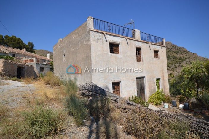 Image No.2-Maison de campagne de 4 chambres à vendre à Oria