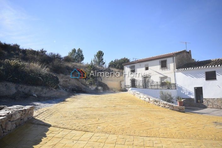 Image No.2-Maison de campagne de 4 chambres à vendre à Arboleas