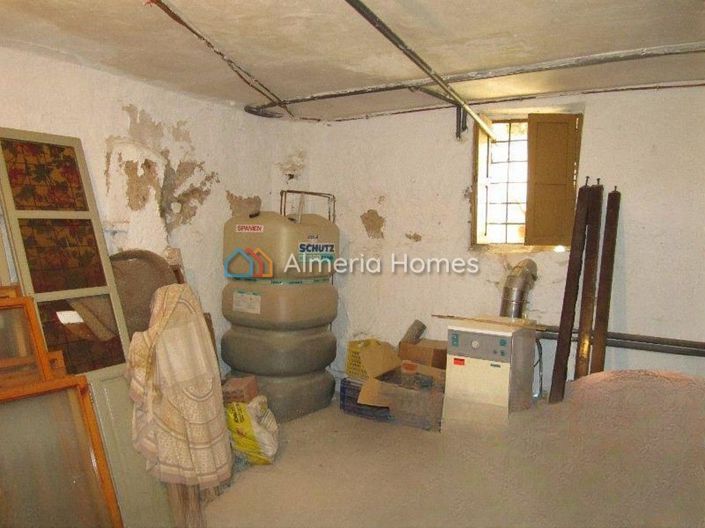 Image No.17-4 Bed Townhouse for sale