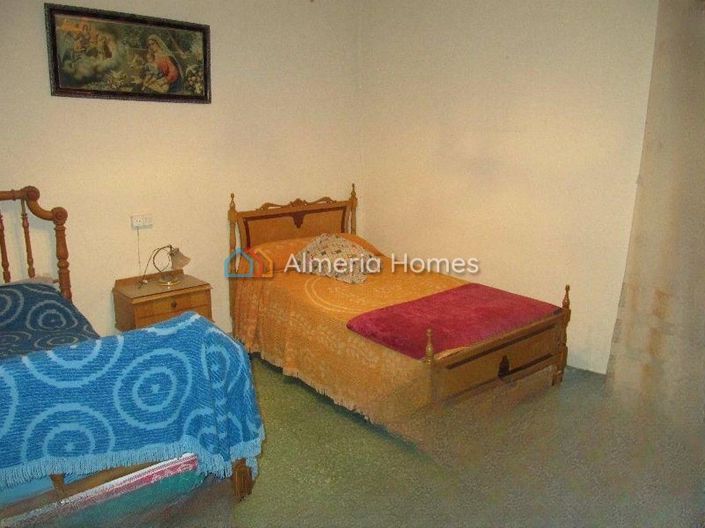 Image No.8-4 Bed Townhouse for sale