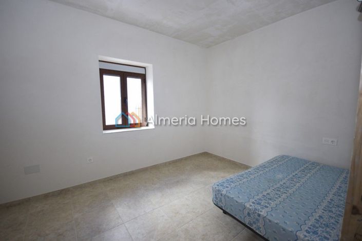 Image No.11-4 Bed Townhouse for sale