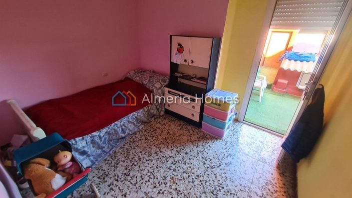 Image No.14-4 Bed Townhouse for sale