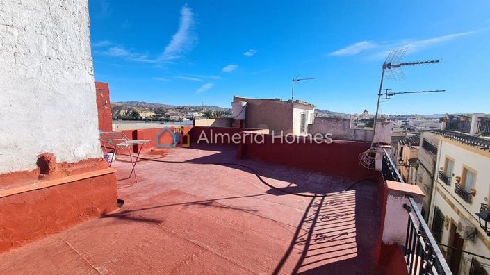 Image No.2-4 Bed Townhouse for sale