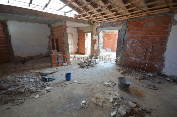 Image No.2-2 Bed Townhouse for sale