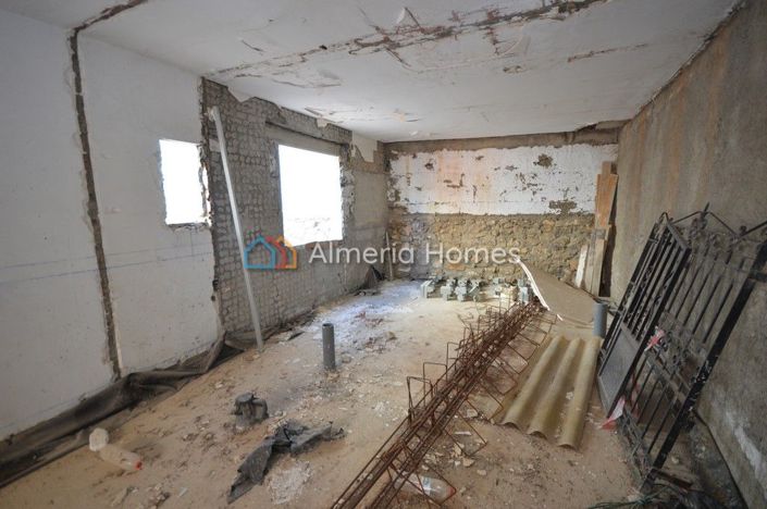 Image No.6-2 Bed Townhouse for sale