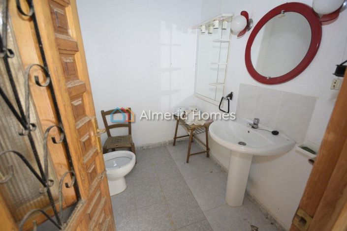 Image No.11-7 Bed Townhouse for sale