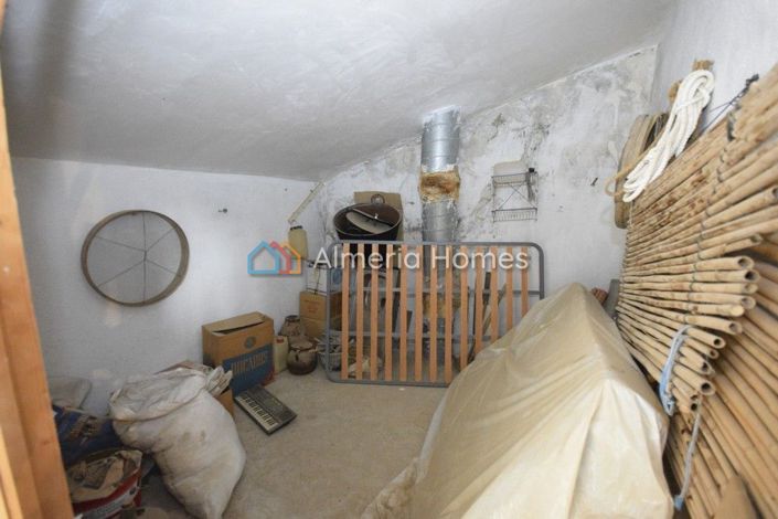 Image No.16-7 Bed Townhouse for sale