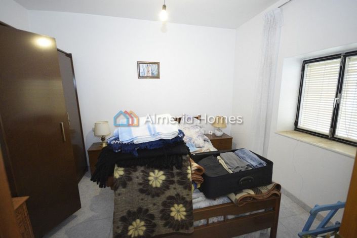 Image No.18-7 Bed Townhouse for sale