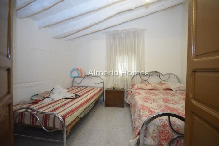 Image No.19-7 Bed Townhouse for sale