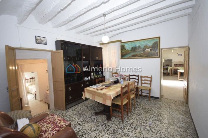 Image No.5-7 Bed Townhouse for sale