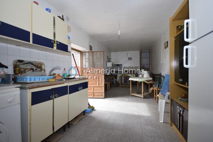 Image No.8-7 Bed Townhouse for sale