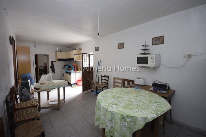 Image No.9-7 Bed Townhouse for sale