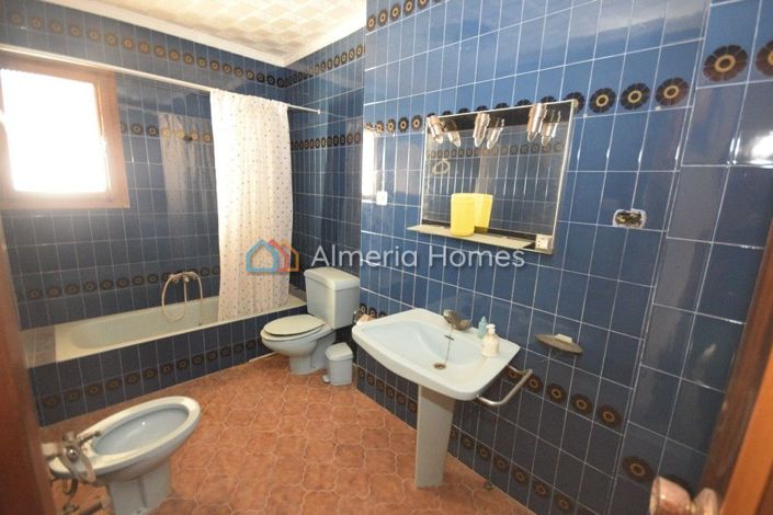 Image No.13-5 Bed Townhouse for sale