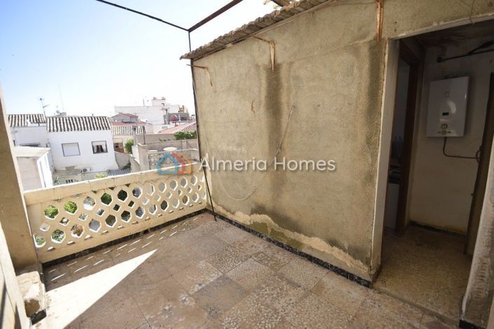 Image No.15-5 Bed Townhouse for sale