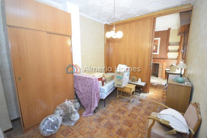 Image No.9-5 Bed Townhouse for sale