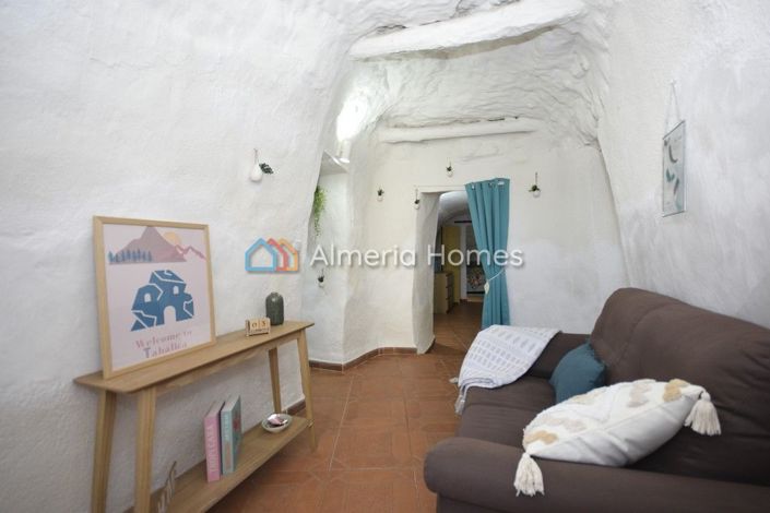 Image No.16-3 Bed House for sale