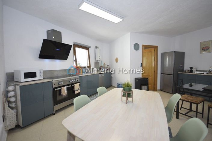 Image No.3-3 Bed House for sale