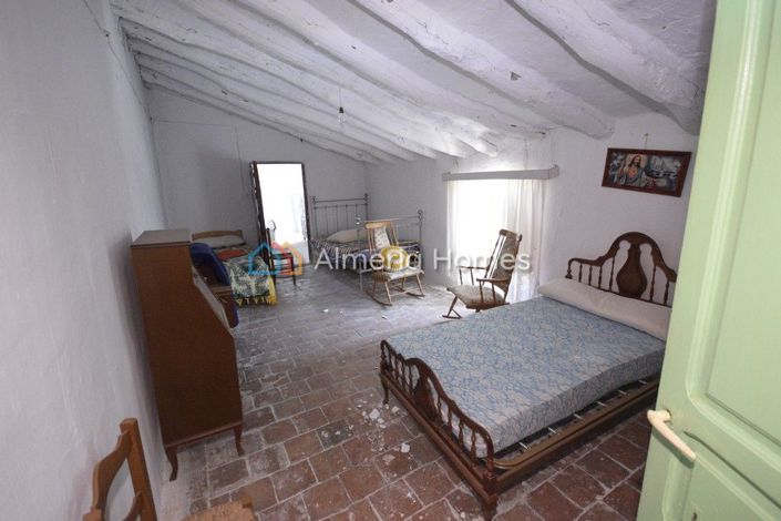 Image No.16-Maison de campagne de 4 chambres à vendre à Oria