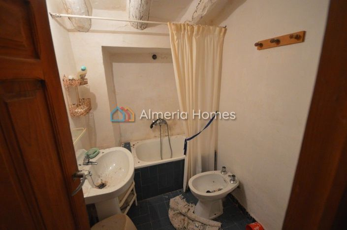 Image No.10-4 Bed Townhouse for sale